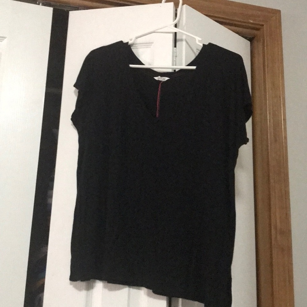 Black cropped T-shirt